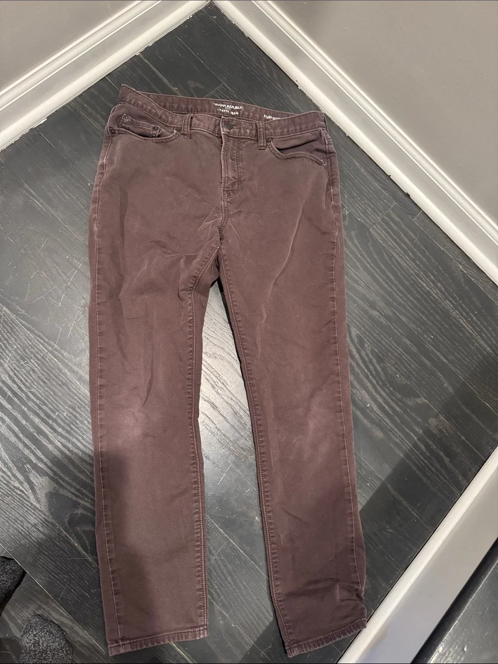 Banana Republic Travel Jean Athletic Fit in Brown